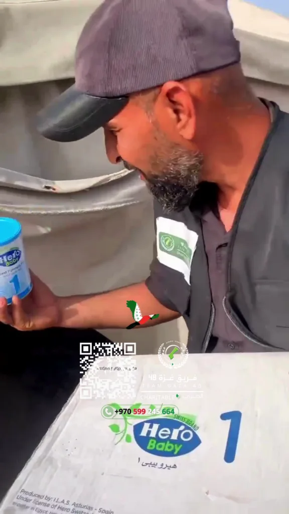 مشهد من عملية التوزيع المباشر لحليب الأطفال داخل الخيام لضمان كرامة المستفيدين.